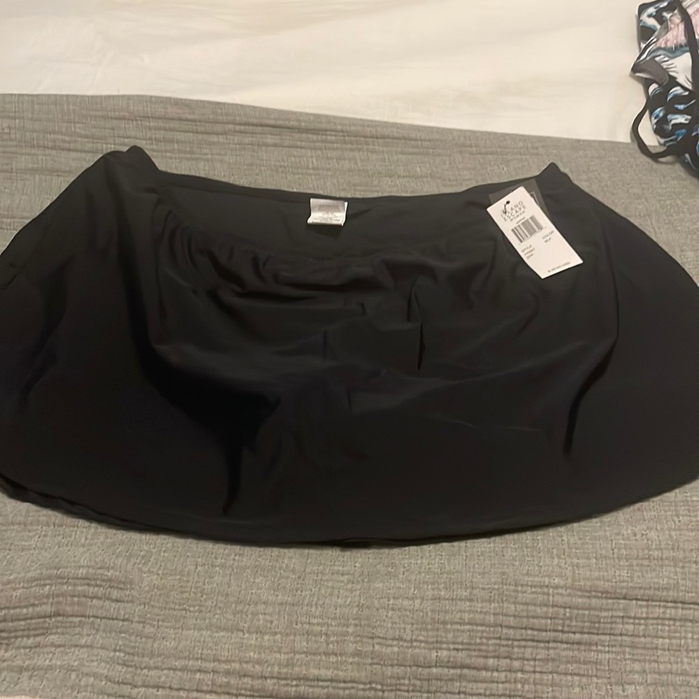 Womens plus size 22w sim skirt with attached bottom NWT. Black